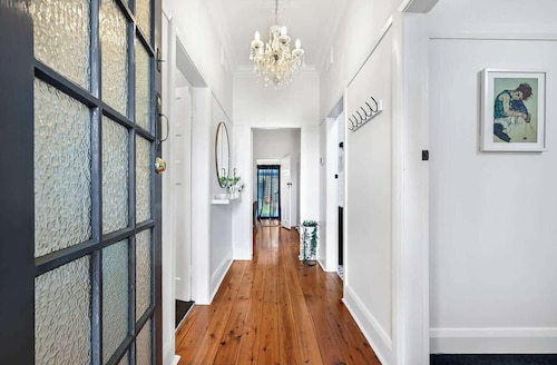 Gardiner Cottage - Stylish & Elegant, Walk to CBD