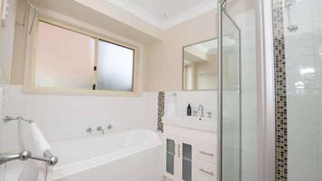 Bathtub, free toiletries, hair dryer, towels