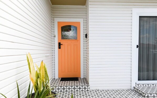 Exterior detail - Nile Cottage - Cosy & Convenient, Close to CBD (Orange)