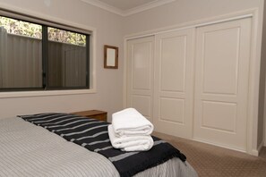 3 chambres, fer et planche à repasser, lit de bébé portatif, Wi-Fi