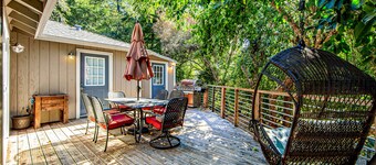 Dog-Friendly Home w/ 2 Decks, WiFi & W/D - Near Vineyards & Russian River