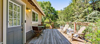 Dog-Friendly Home w/ 2 Decks, WiFi & W/D - Near Vineyards & Russian River