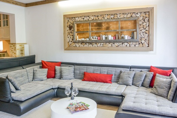 Table, Canapé, Meubles, Cadre, Propriété, Rectangle, Canapé-Lit, Éclairage, Design Intérieur, Architecture