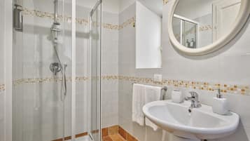 Vasca, asciugacapelli, bidet, asciugamani