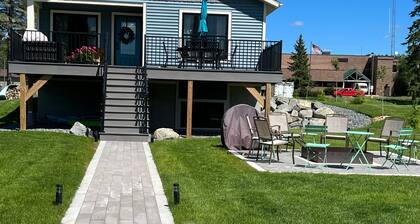 On the Chain, near downtown, close to trails, private dock, dog-approved! đ đ đ¶