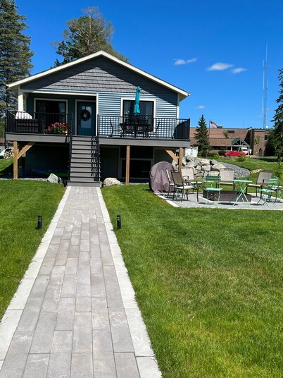 On the Chain, near downtown, close to trails, private dock, dog-approved! 🌊 🌞 🐶 