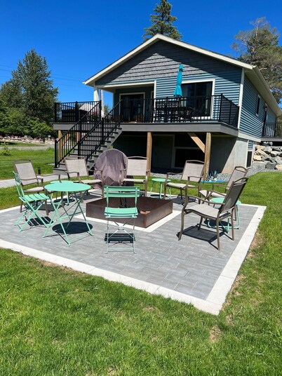 On the Chain, near downtown, close to trails, private dock, dog-approved! 🌊 🌞 🐶 