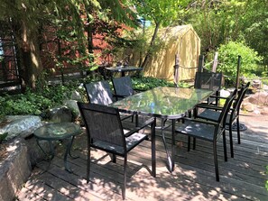 Outdoor dining - Spacious 3bdrm house in the Heart of Kitchener! (Kitchener)
