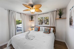 6 habitaciones, escritorio y espacio para trabajar con laptop 