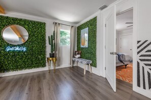 6 bedrooms, desk, laptop workspace, iron/ironing board