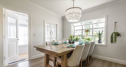 Perfect location 6 Bedroom, 4 Bathroom house. GameRoom,HeatedPool. 5min to Beach