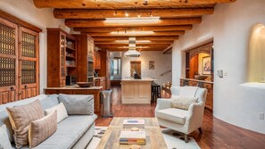 Fernseher, Kamin, Arbeitsbereiche