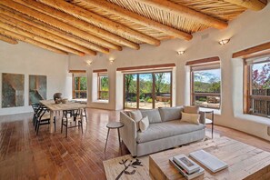 Fernseher, Kamin, Arbeitsbereiche