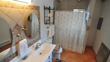 Combined shower/bathtub