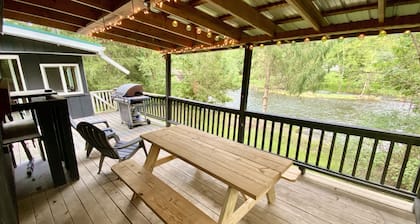 Waterfront Cabin Walkable to Everything!