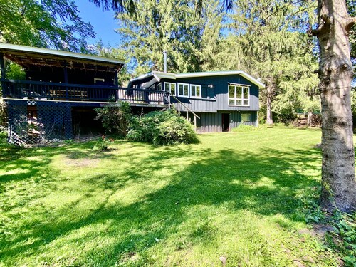 Waterfront Cabin Walkable to Everything!