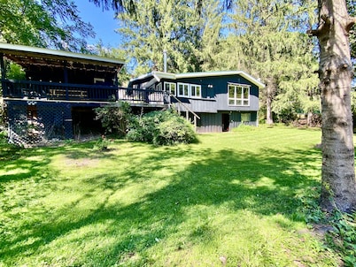 Waterfront Cabin Walkable to Everything!