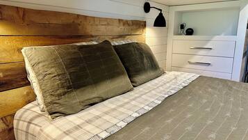 2 bedrooms, desk, free WiFi, bed sheets