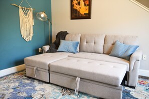 Smart TV, books, stereo