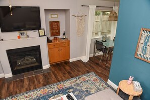 Smart TV, books, stereo