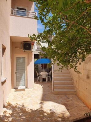 Exterior detail - Remarkable 2-Bed Apartment in Okrug Gornji (Okrug Gornji)