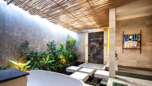 A modern bathroom with a freestanding bathtub, a shower area, and a small pool. - Sunset Paradise Nusa Dua (Nusa Dua)