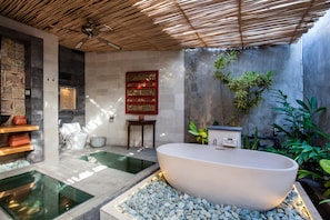 Villa | Badezimmer | Dusche