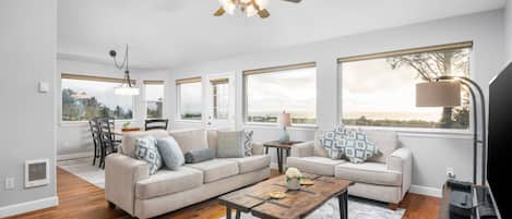 Télévision, jeux vidéo, table de tennis de table, écrans d'ordinateur