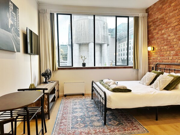 Iron/ironing board, free WiFi, bed sheets - *Sky Tower, Casino, washer/dryer, fast wifi!* (Auckland)