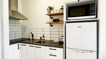 Fridge, microwave, stovetop, electric kettle