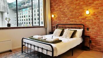 Iron/ironing board, free WiFi, bed sheets