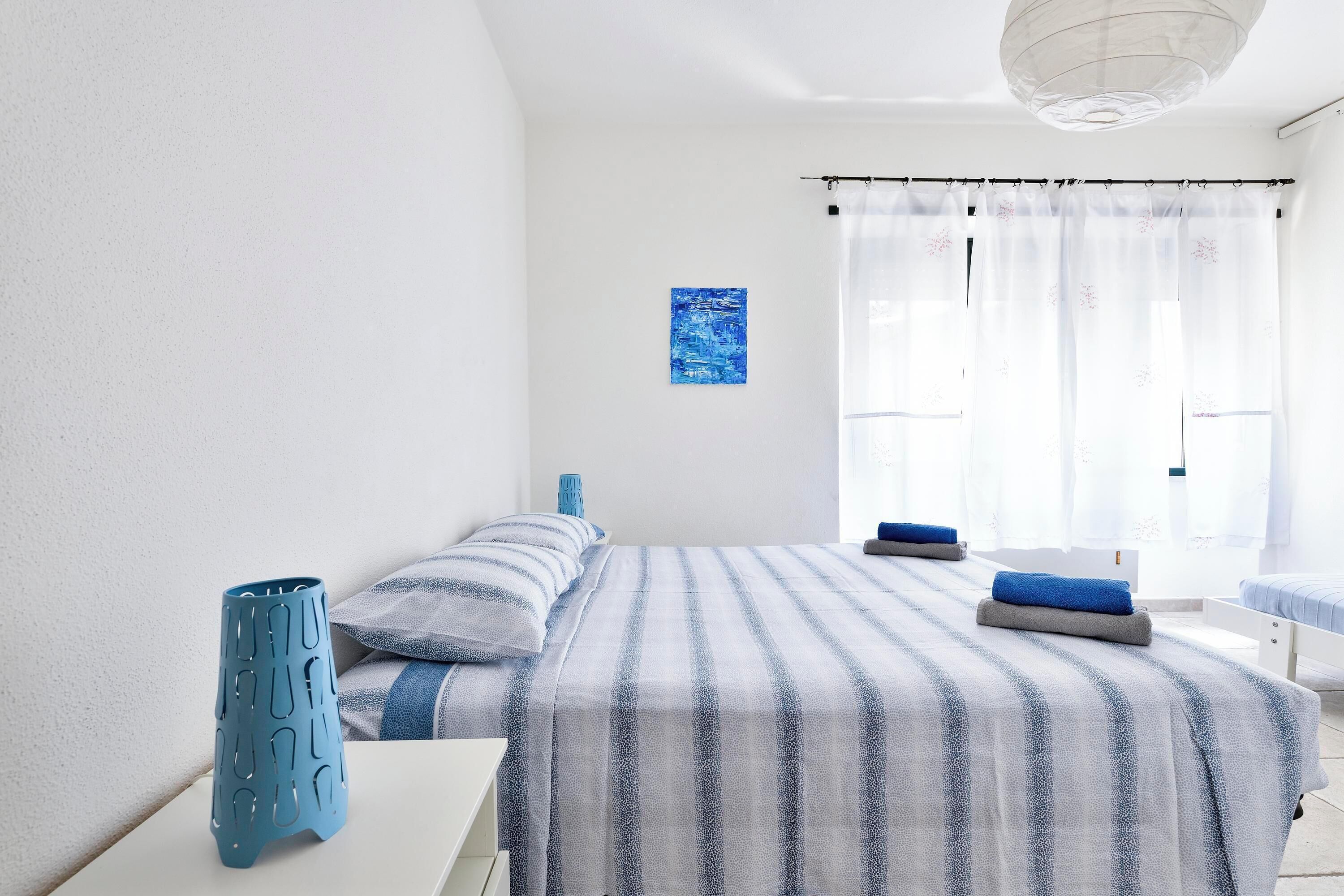 4 chambres, fer et planche à repasser, Wi-Fi gratuit, draps fournis