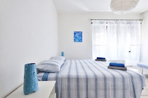 4 bedrooms, iron/ironing board, free WiFi, bed sheets