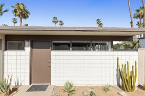 Exterior - Elegant & Minimalistic Bungalow at Ocotillo Lodge (Palm Springs)