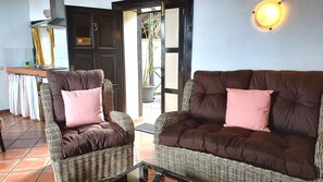 TV - Holiday flat "Apartamentos Monasterio de San Antonio No. 3" with wifi and sea view  - Adults only (Icod de los Vinos)