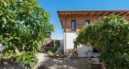 Vacation Apartment “Las Viñas 1” near the Beach with Mountain Views & WiFi