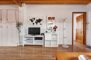 Interior - Chalet las Viñas 2 with Mountain View, Wi-Fi, Garden & Terrace (Icod de los Vinos)