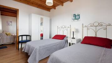 2 bedrooms, iron/ironing board, free WiFi, bed sheets