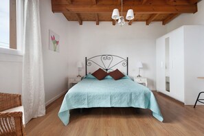 2 bedrooms, iron/ironing board, free WiFi, bed sheets - Chalet las Viñas 2 with Mountain View, Wi-Fi, Garden & Terrace (Icod de los Vinos)