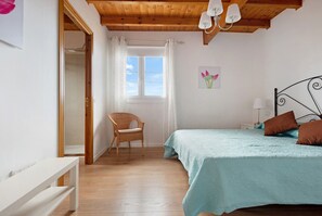 2 slaapkamers, een strijkplank/strijkijzer, gratis wifi, beddengoed