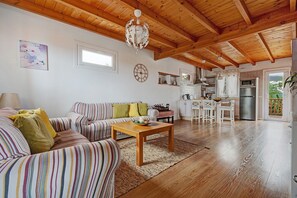 TV - Chalet las Viñas 2 with Mountain View, Wi-Fi, Garden & Terrace (Icod de los Vinos)