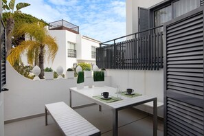 Outdoor dining - Villa 'Estrela Do Mar' with Sea View, Wi-Fi and Air Conditioning (Vale do Lobo)