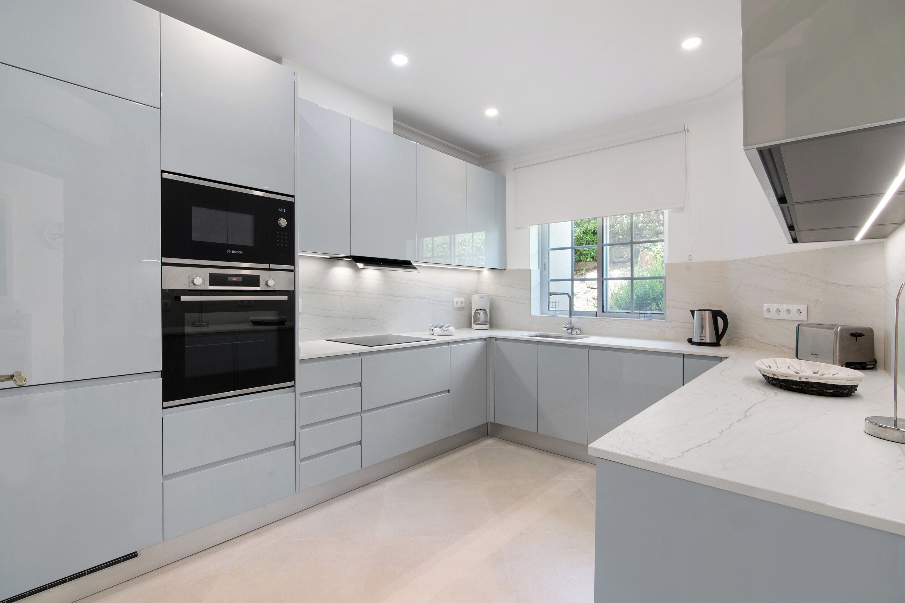 冰箱、微波炉、烤箱、炉灶