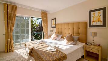 3 bedrooms, iron/ironing board, WiFi (free), bed sheets