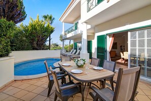 Outdoor dining - Apartment 'Valerie' with Private Pool, Wi-Fi and Air Conditioning (Vale do Lobo)