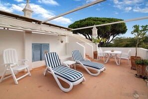 Outdoor dining - Villa 'Apfel' with Sea View, Wi-Fi and Air Conditioning (Vale do Lobo)