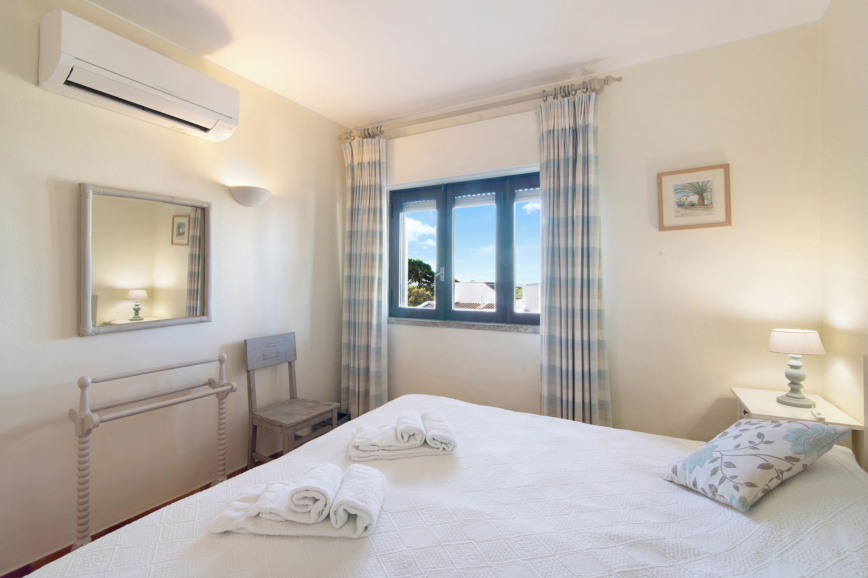 3 dormitorios, tabla de planchar con plancha, wifi gratis y ropa de cama