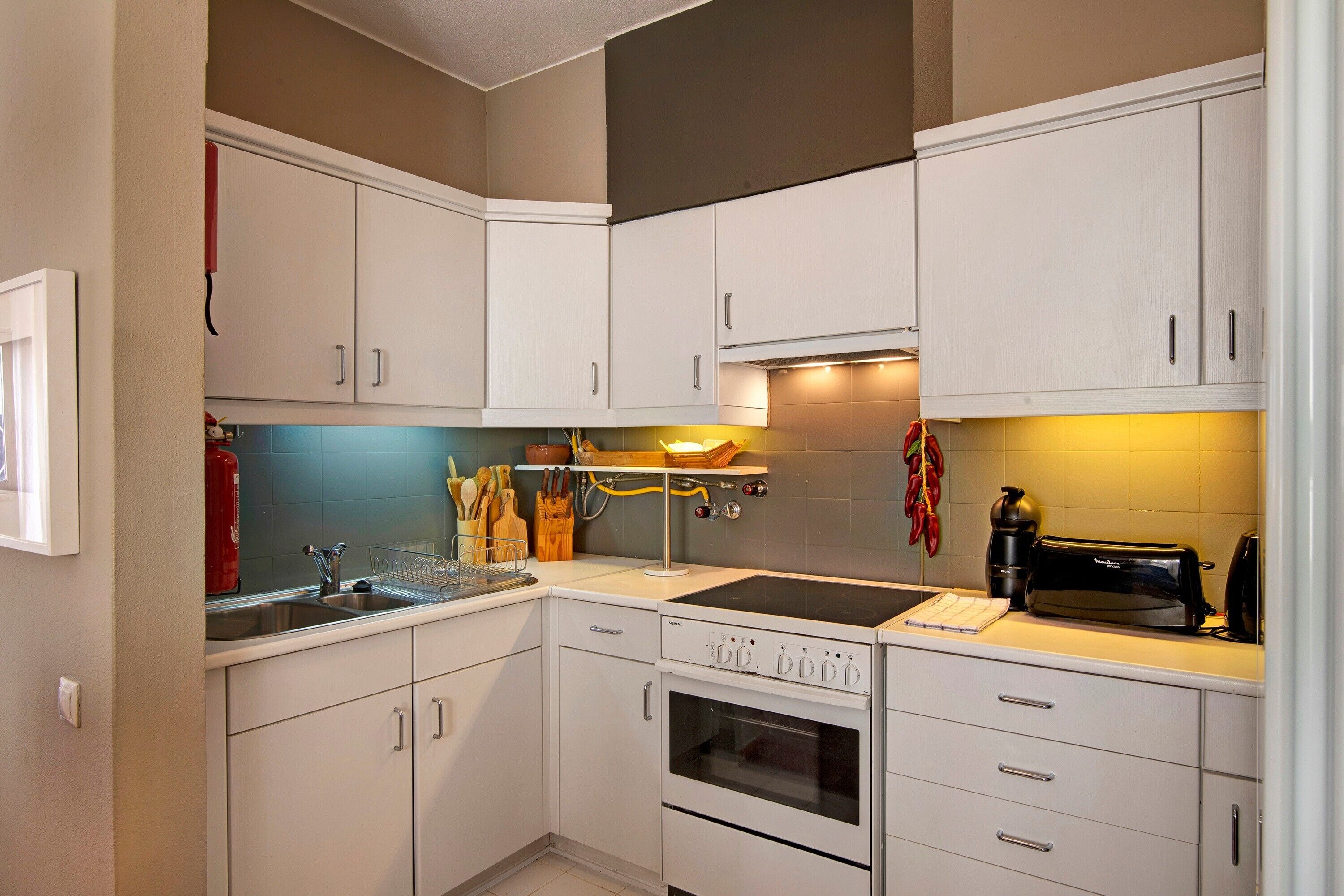 冰箱、微波炉、烤箱、炉灶