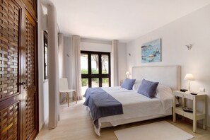 3 bedrooms, iron/ironing board, free WiFi, bed sheets - Villa 'Harlequin' with Sea View, Wi-Fi and Air Conditioning (Vale do Lobo)