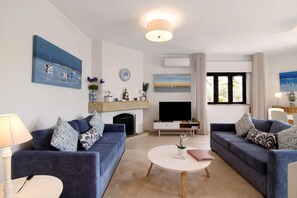 TV - Villa 'Harlequin' with Sea View, Wi-Fi and Air Conditioning (Vale do Lobo)